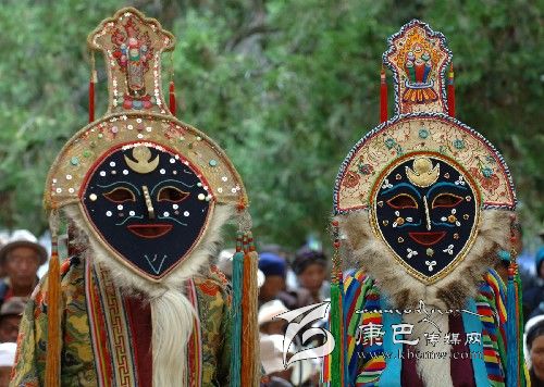 藏戲面具：多姿多彩！
