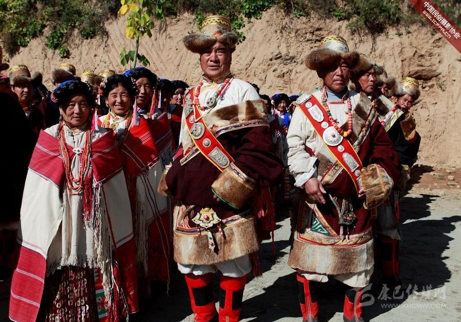 多彩的康巴服飾——雪域高原上亮麗的風(fēng)景線(xiàn)